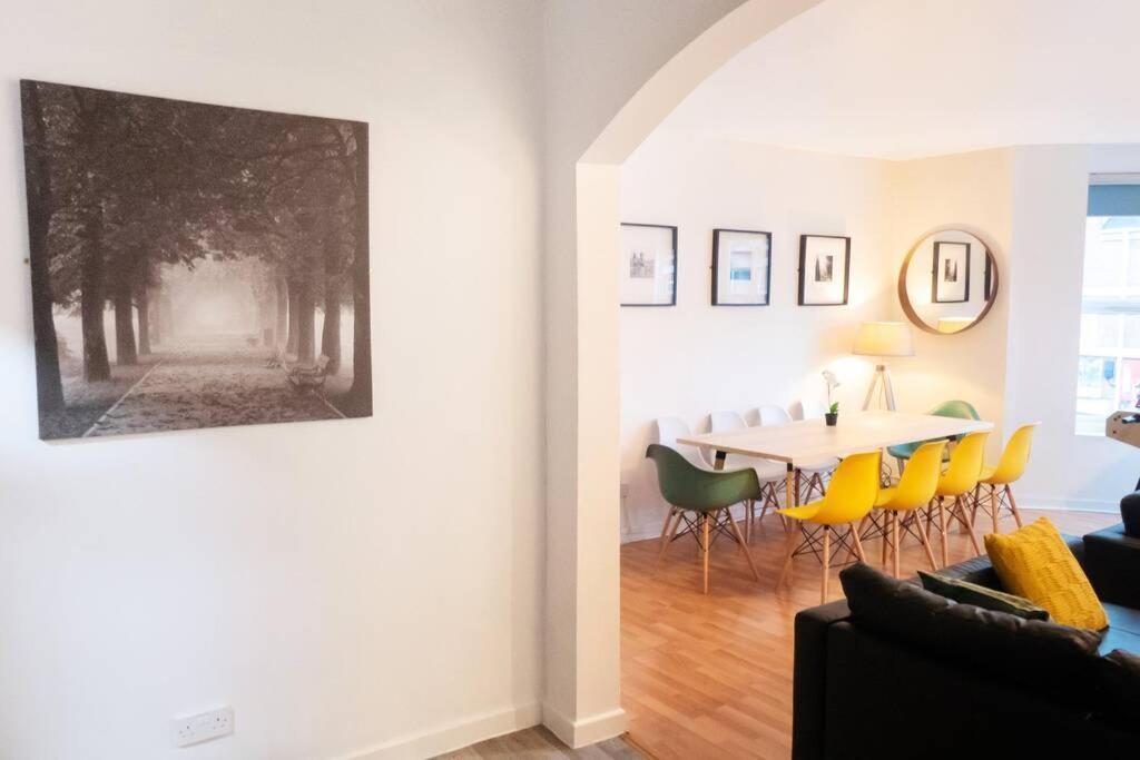 Apartment Up To 9 Close To Centre, Big Tv And Wifi Cardiff Exteriör bild