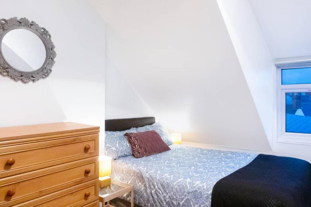 Apartment Up To 9 Close To Centre, Big Tv And Wifi Cardiff Exteriör bild